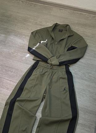 Костюм от бренда "jordan"