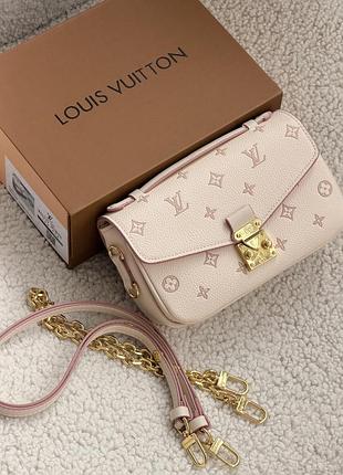 Жіноча сумка луї вітон молочно-бежевий міні на плечі louis vuitton pochette metis east west