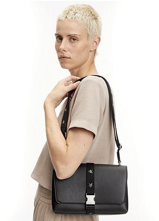 Оригинал.черная сумка calvin klein с металлической пряжкой