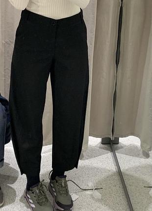 Штани/брюки zara s/36 жіночі чорні з пуговкою