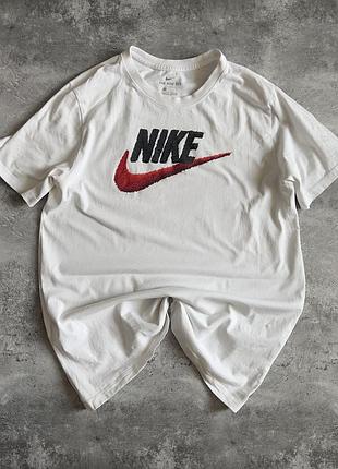 Футболка nike tee (l)