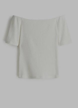 Вязаний білий топ у рубчик з відкритими плечима з нових колекцій h&m.