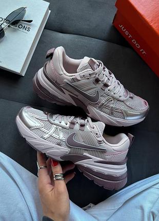 Стильні жіночі кросівки nike v2k run platinum grey