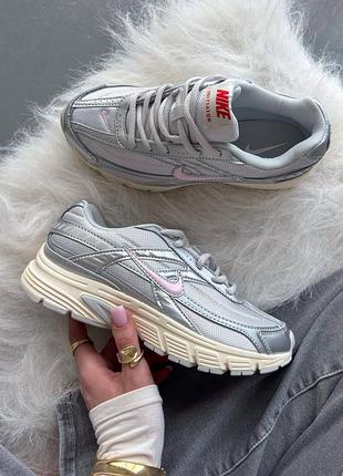 Стильные женские кроссовки nike initiator silver