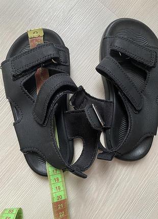 Продам босоніжки reserved