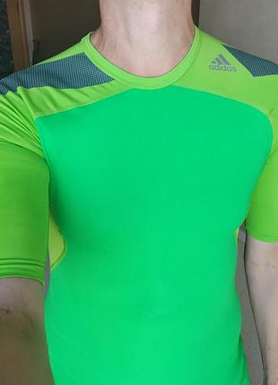 Нова супер технологічна спортивна компресійна футболка adidas tf cool ss m66500