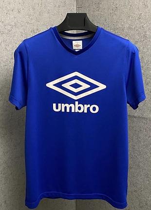 Синя футболка від бренду umbro