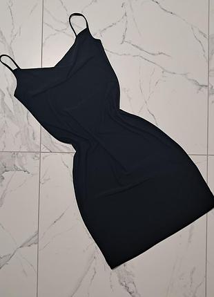 Маленька чорна сукня topshop розмір s сукня на брительках чорного кольору