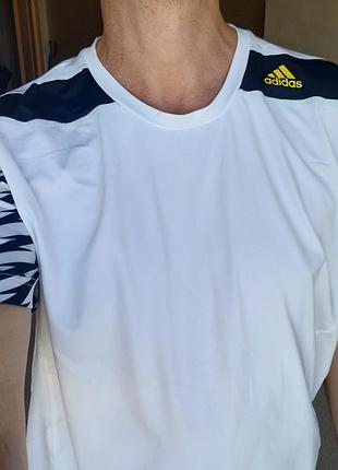 Нова технологічна чоловіча спортивна футболка adidas techfit fitted ss shkwv xl d88621