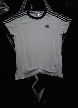 Adidas оригінал розмір м базова футболка адідас футболка спортивна