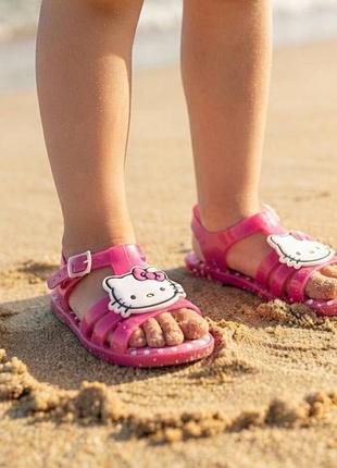 Босоніжки 15см 24р. hello kitty сандалі пляжні