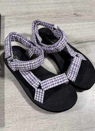Босоніжки, сандалі primark
