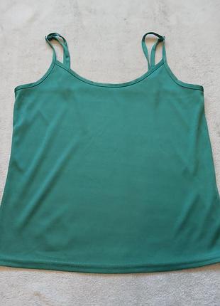Базова жіноча майка насиченого зеленого кольору на тонких бретельках,розмір м