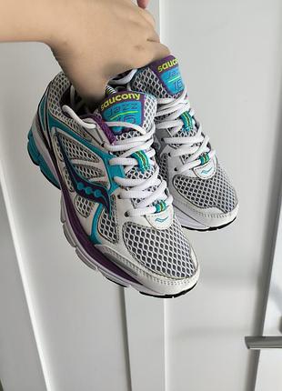 Saucony jazz 16 triumph жіночі кросівки 37 / 36–36,5  легкі бігові сітчасті y2k женские кроссовки стелька 23,5 см лёгкие беговые сетчатые y2k