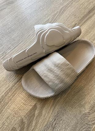 Трендові тапки adidas 37