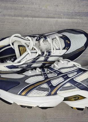 Кроссовки asics