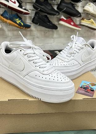 Жіночі кросівки nike court vision alta ltr оригінал на платформі шкіряні з перфарацією білі класичні повсякденні на високій підошві бу 39 р