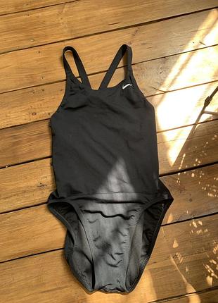 Суцільний чорний купальник nike