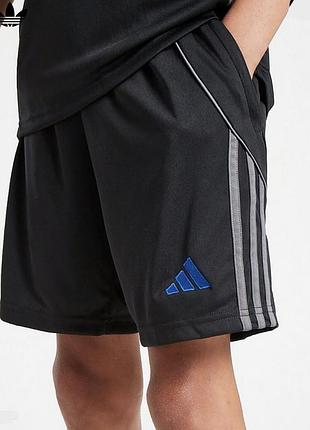 Спортивні трикотажні шорти adidas на зріст 152 см