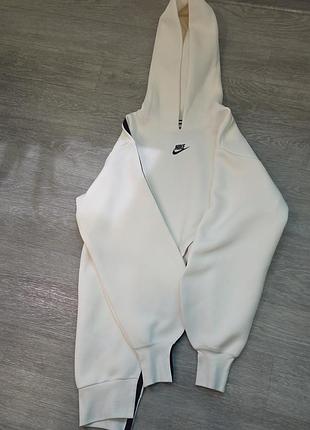 Костюм от бренда "nike"