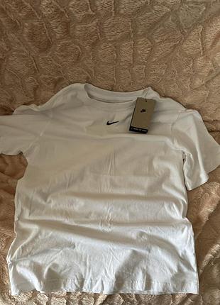 Футболка жіноча nike