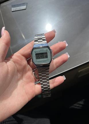 Годинник  casio vintage a168wa-3ayes із металевим ремінцем.