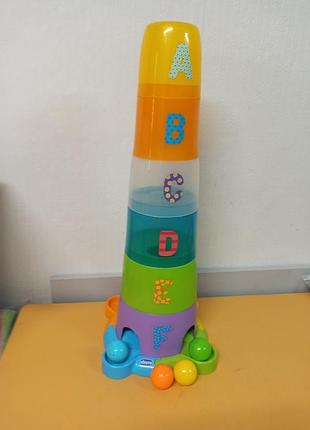 Розвиваюча іграшка  chicco "захоплююча пірамідка"  , велика, міцні деталі, якісні,