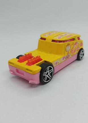 Машинка мелкота пузата hot wheels 2005