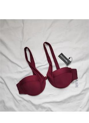 Верх купальника у кольорі бордо бренду prettylittlething