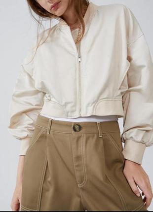 Молочний бомбер від zara , розмір xs-s, стан нового