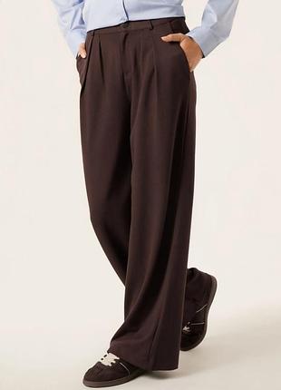 Коричневые брюки палаццо с высокой посадкой.calzedonia