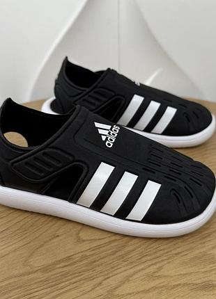 Оригінальні дитячі сандалі adidas