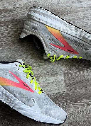 Кросівки 42.5 розмір brooks