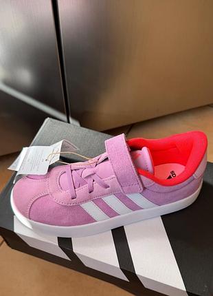 Adidas кросівки