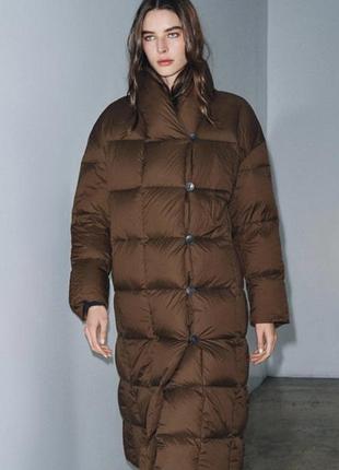 Коричневый пуховик миди zara zw collection.