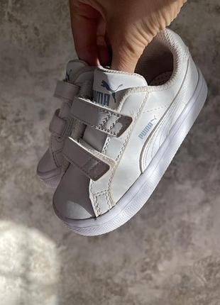 Кросівки puma білі на липучках.