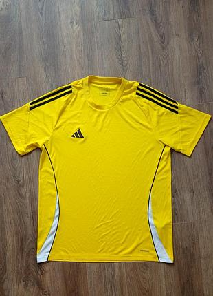 Брендовая футболка adidas.