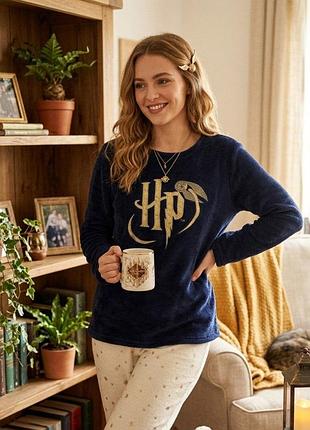 Пижамная кофточка из hp с золотой вышивкой.
замеры:пог-56 см, длина изделия-65, длина рукава -60 см