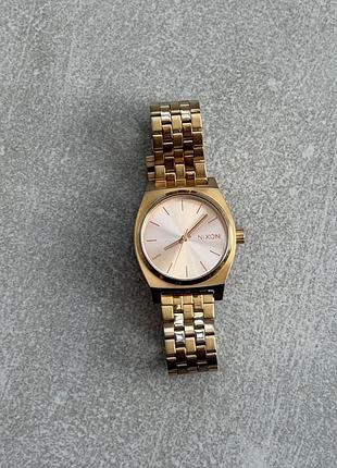 Годинник nixon