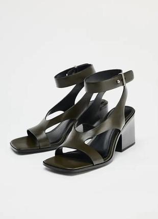 Шкіряні сандалі zara