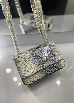 Guess iridescent snake crossbody змеиный принт. в наличии! скидка! последняя цена!