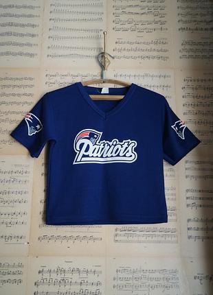 Кроп топ американской футбольной команды new england patriots