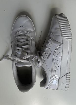 Білі лакові кеди жіночі puma