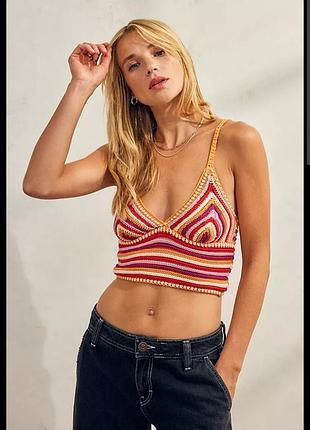 Яркий вязаный топ на бретелях urban outfitters размер с