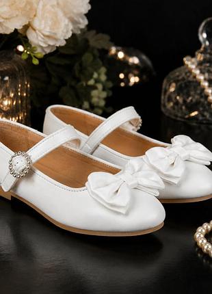 Суперові білі туфельки primark