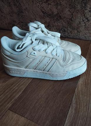 Кросівки adidas