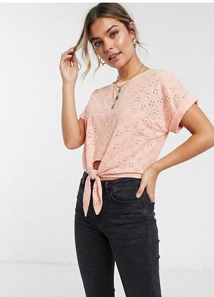 Нежно-персиковый кроп-топ boohoo с перфорацией