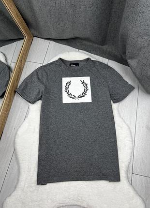 Оригінальна футболка fred perry розмір s