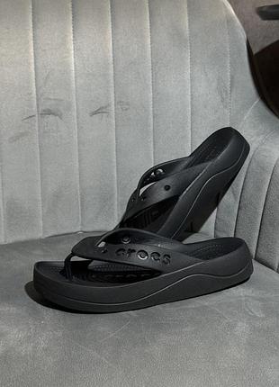 Жіночі чорні шльопанці crocs вʼєтнамки