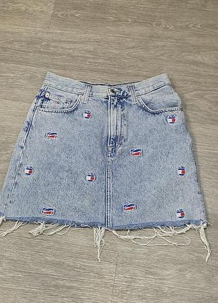Юбка от бренда "tommy jeans"